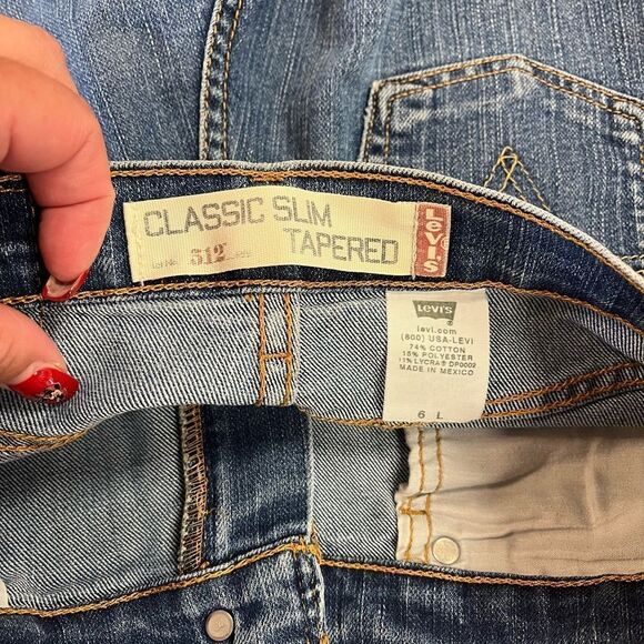 Levi’s 512 Lace Trim Shorts sz 6L EUC - Picture 3 of 5